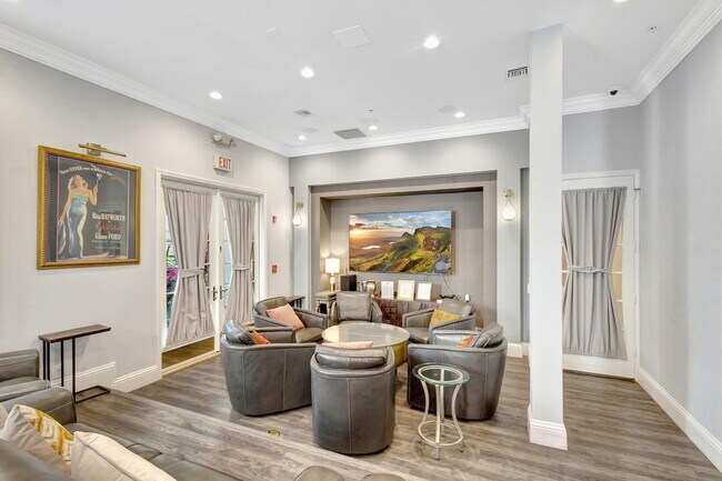 Building Photo - 720 S Sapodilla Ave