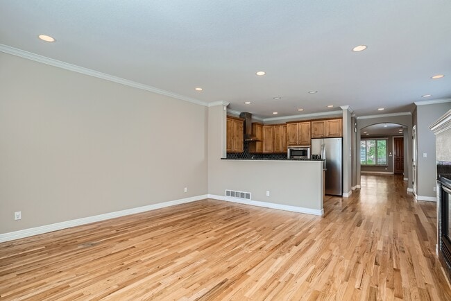 Building Photo - 247 S Garfield St