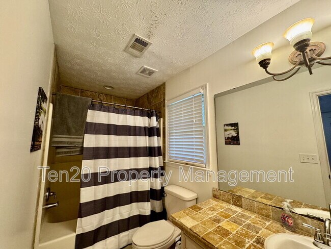 Building Photo - 173 Lee Rd 508