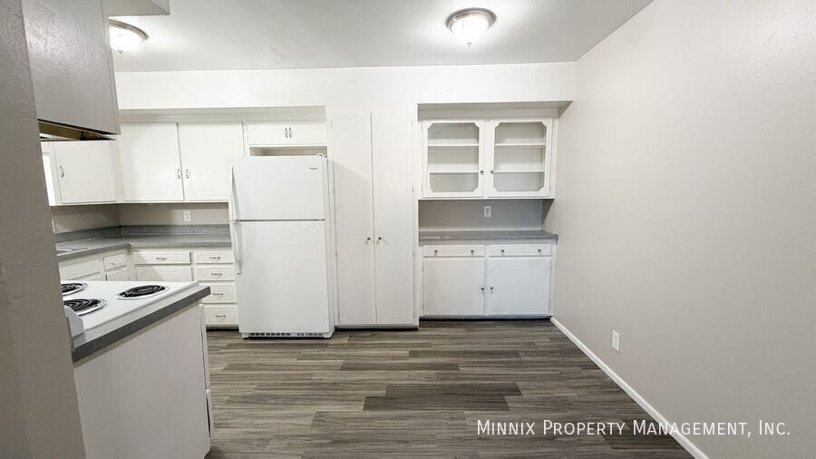 Building Photo - 2010 Ave. S