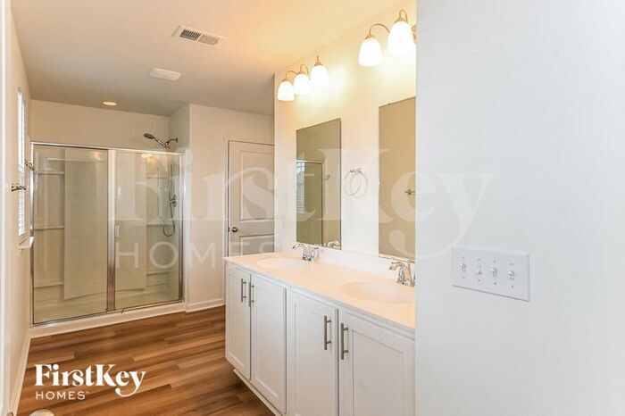Building Photo - 620 Wayton Cir