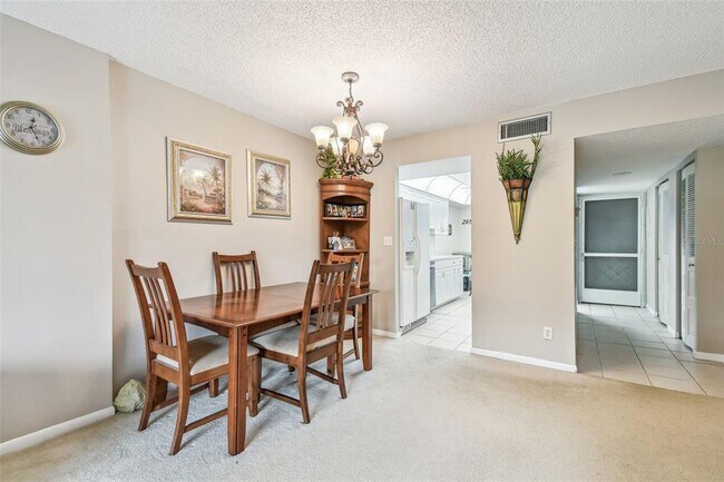 Building Photo - 2700 Cove Cay Dr