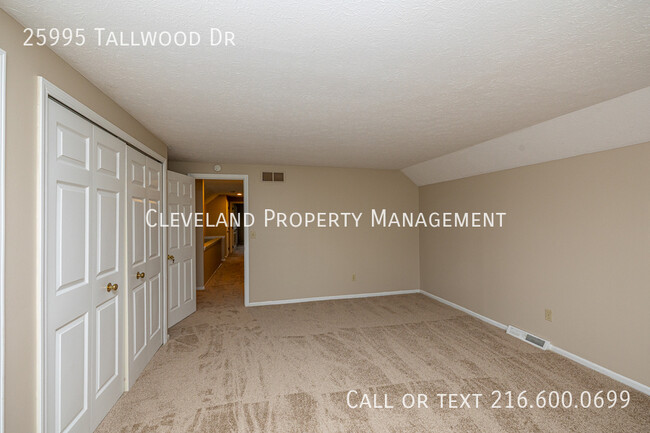Building Photo - 25995 Tallwood Dr