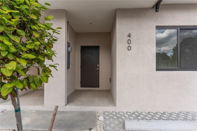 Building Photo - 416 SW 1st St