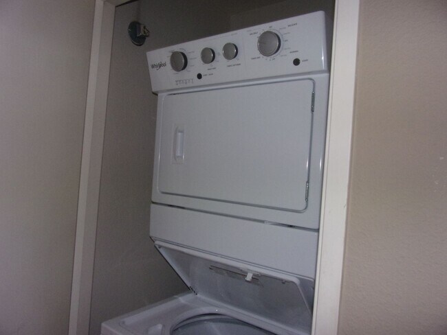 Building Photo - Oaks Senior Commons