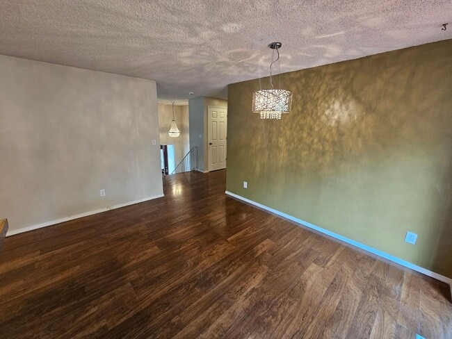 Building Photo - Beautifully Home in the Valley
