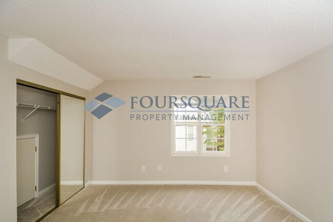 Building Photo - Townhome | 1st Floor Master Bedroom/ Full ...