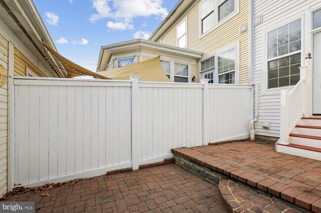 Building Photo - 502 Lawson Way