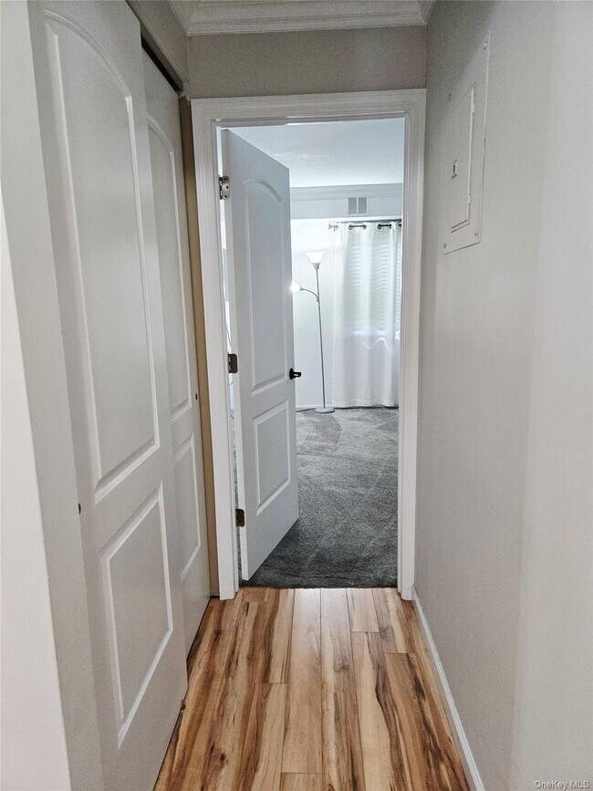 Building Photo - 199 Pointe Cir N