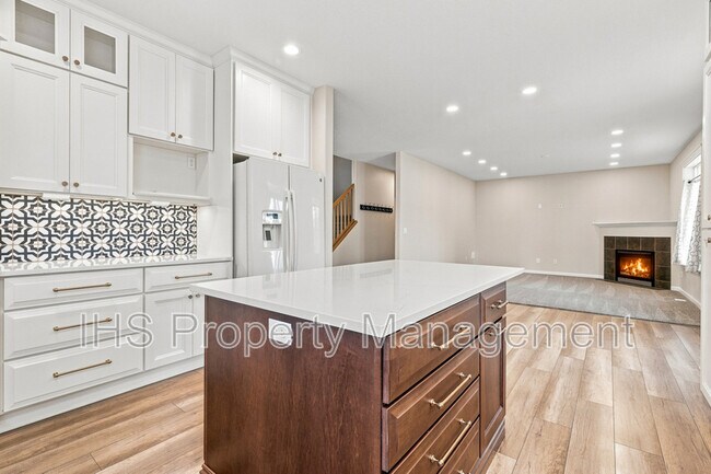 Building Photo - 9711 Nottingham Dr
