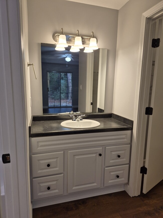 Building Photo - 1921 Gornto Rd