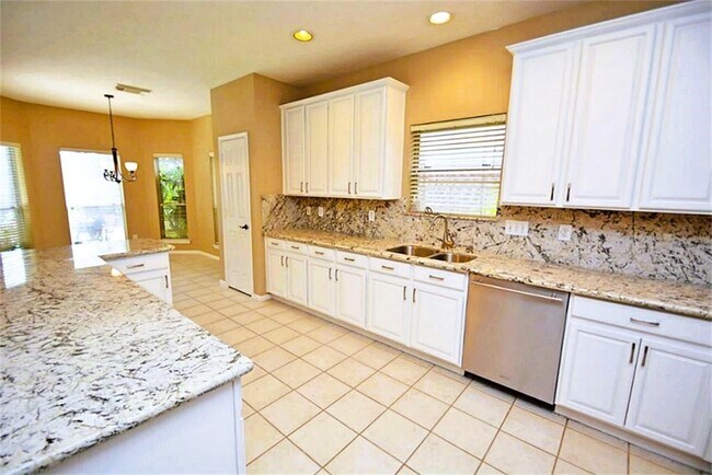 Building Photo - 21523 Santa Clara Dr