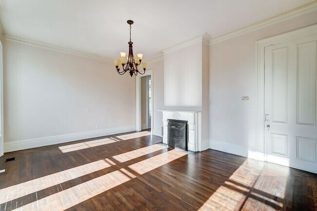 Building Photo - 2701 Cleinview Ave