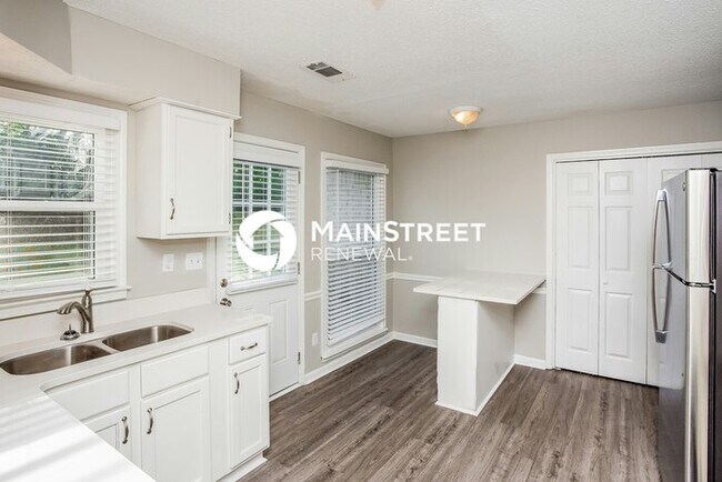 Building Photo - 5 Bedroom Pet-Friendly Home in Memphis, TN with Main Street Renewal