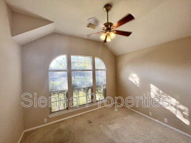 Building Photo - 11108 Visa Rose Dr