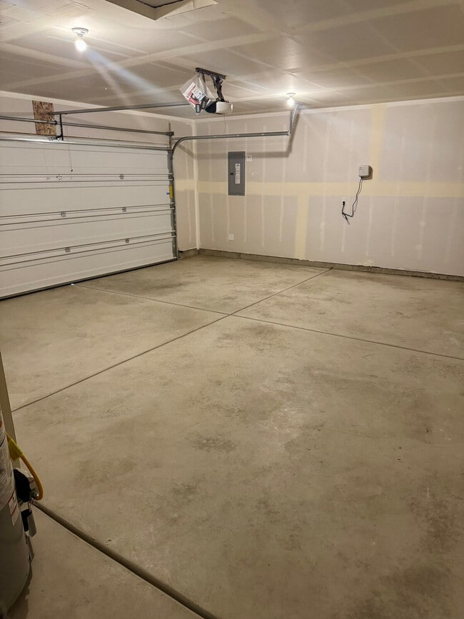 Building Photo - 385 Taft St