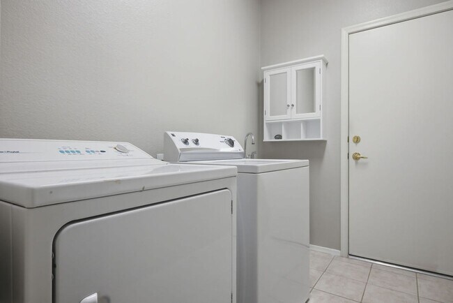 Building Photo - 2517 Springville Way