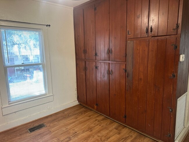 Building Photo - Charming Home with Modern Updates in Leesburg!