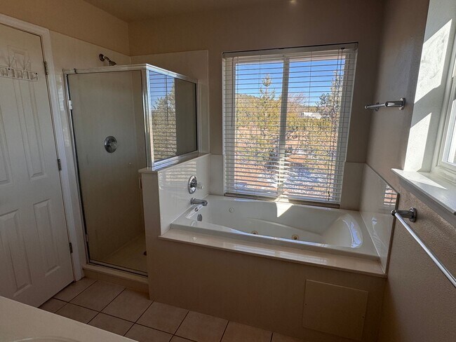 Building Photo - 3 Bedroom, 2 Bathroom Home in Tijeras, NM