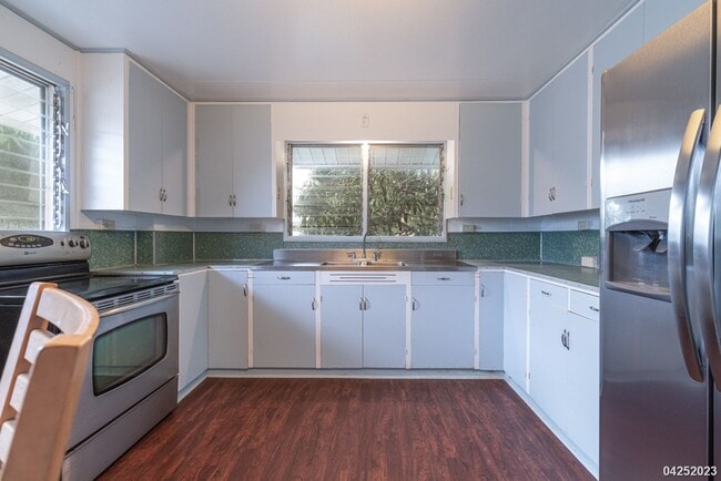 Building Photo - 3 Bedroom 1 Bath - Pets Negotiable - $2,800 - 1288 Kaluawa Street