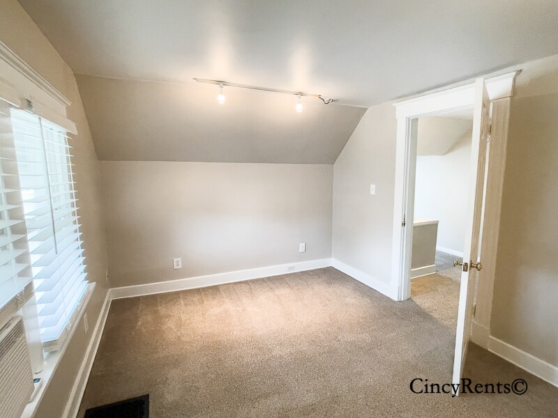 Building Photo - 2836 Linwood Ave