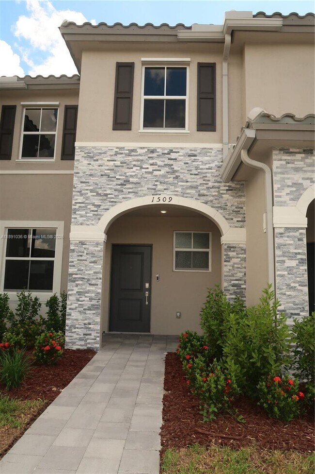 Building Photo - 1509 SE 27th Rd