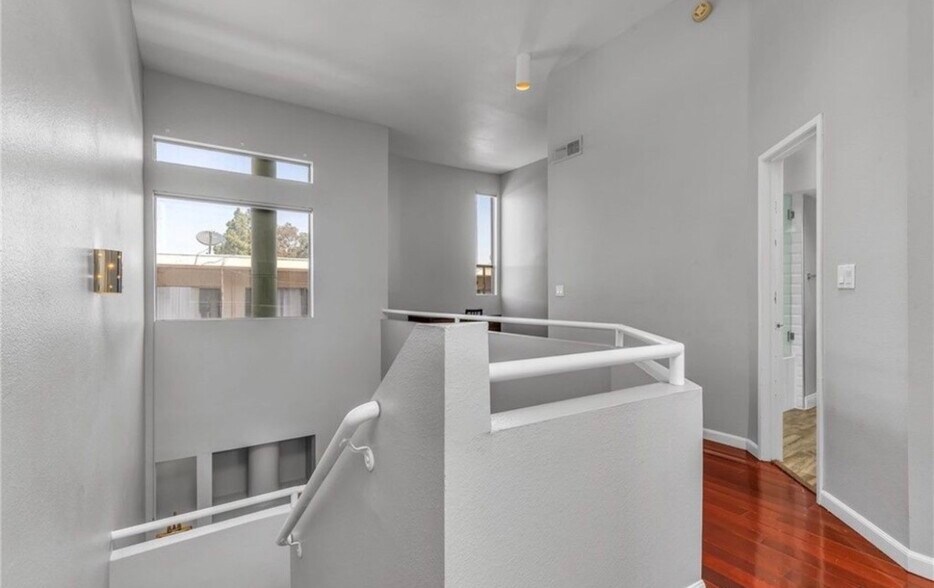 Building Photo - 6036 Hazelhurst Pl