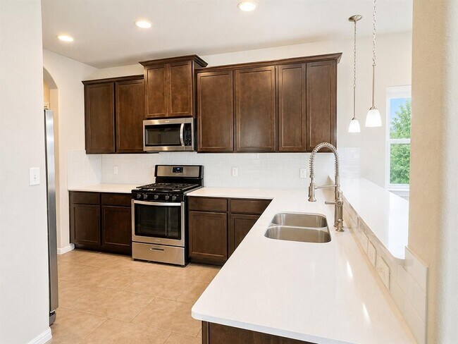 Building Photo - 2304 S Lakeline Blvd