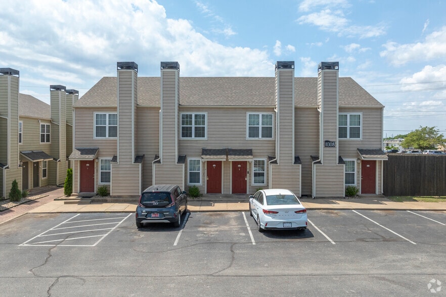Building Photo - Belmont Park Townhomes