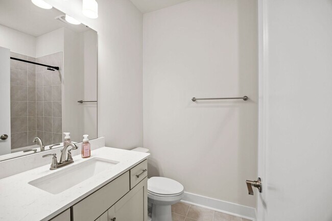 Building Photo - 3213 Zenith Ln