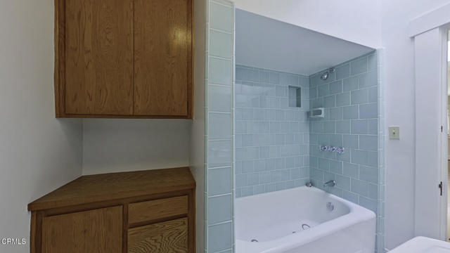 Building Photo - 1915 Las Lunas St