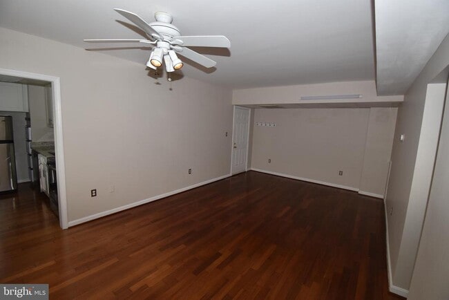 Building Photo - 1816 Queens Ln