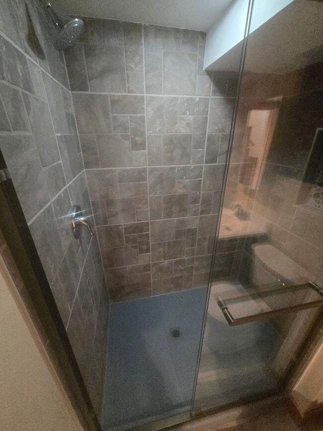 Building Photo - 229 Crestwood Ct