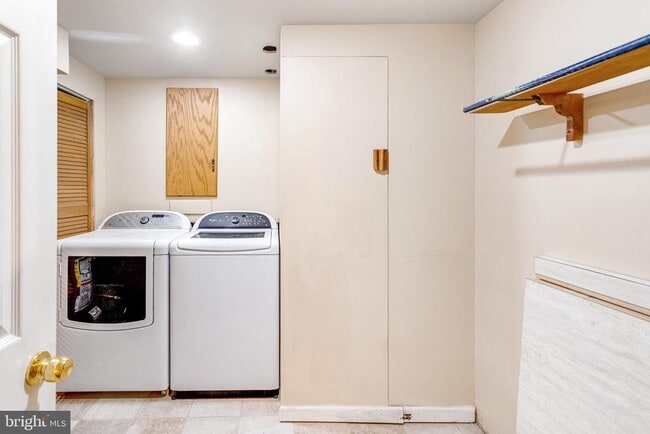 Building Photo - 15385 Bevanwood Dr