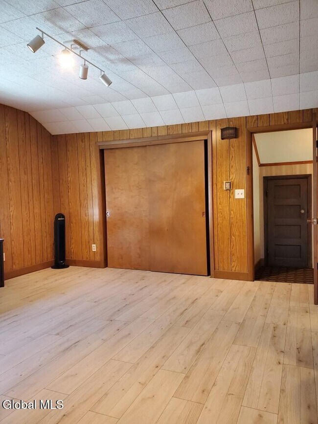 Building Photo - 1058 Washington Ave