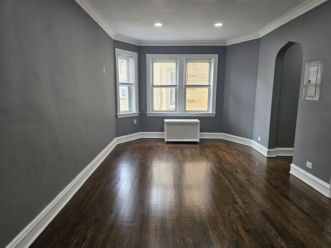 Building Photo - 6545 N Francisco Ave