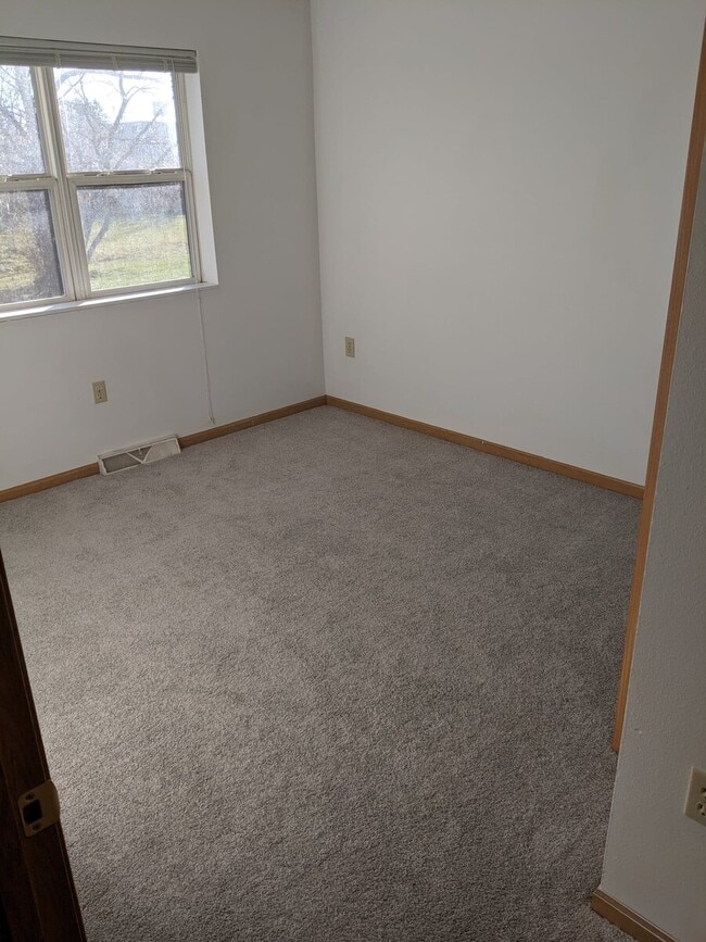 Building Photo - 487 W Prairie St