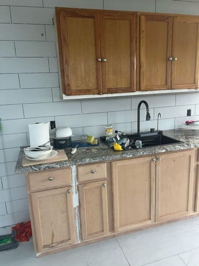 Building Photo - 5715 Cinnamon Dr