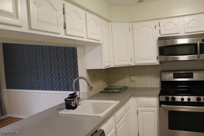Building Photo - 75 Quartz Ln