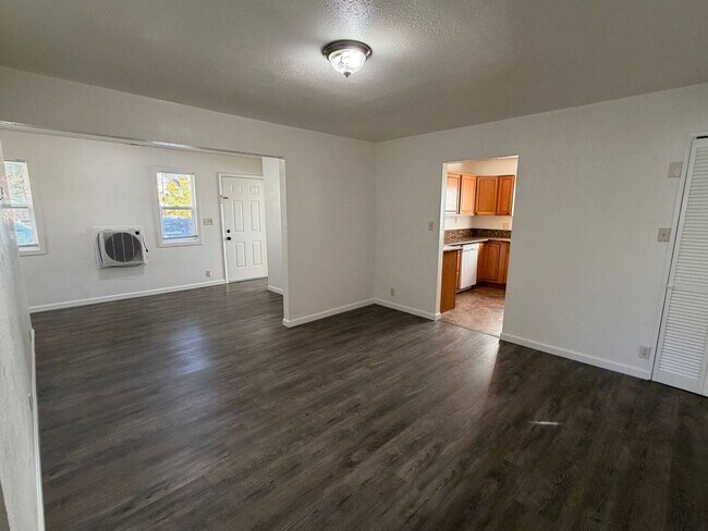 Building Photo - Now available 3 Bedroom | 2 bath home in t...