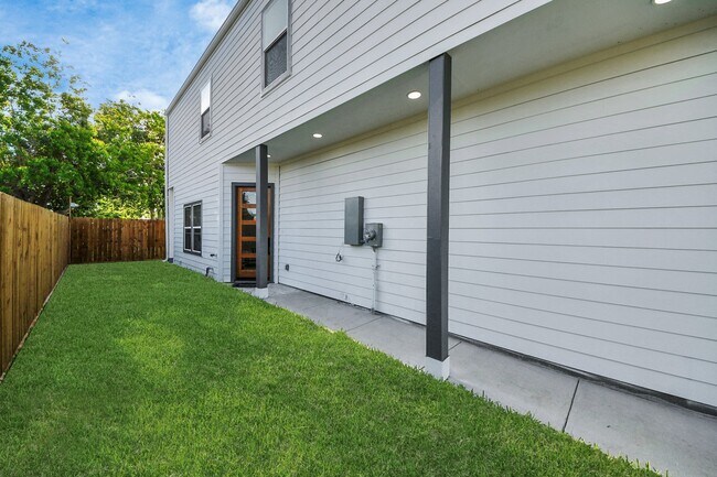 Building Photo - 9305 Jutland Rd