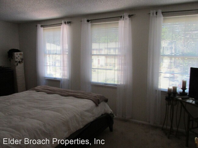 Building Photo - 3 br, 1.5 bath House - 1211-C Scaleybark Road