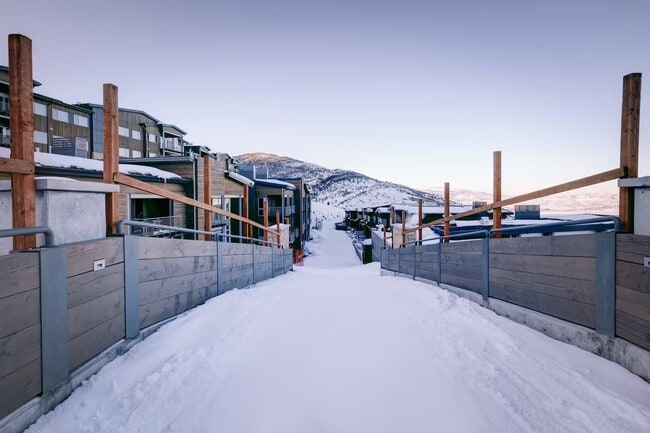 Building Photo - 2752 W High Mountain Rd