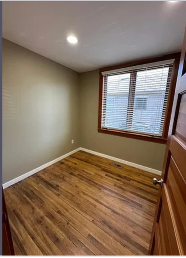 Building Photo - 5-Bedroom Home in SE Portland!