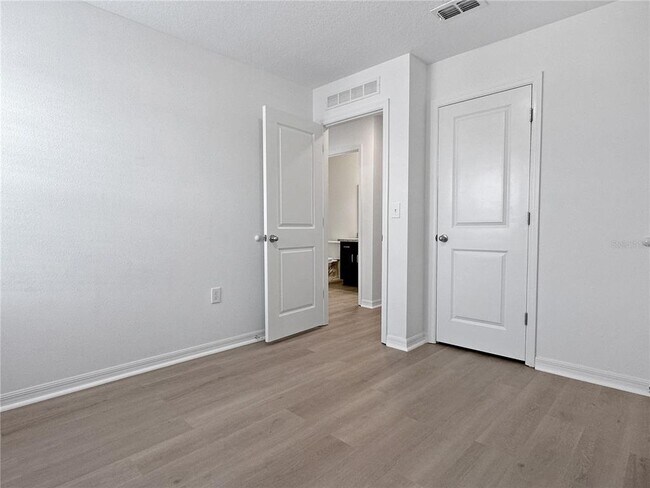 Building Photo - 959 Grandin St