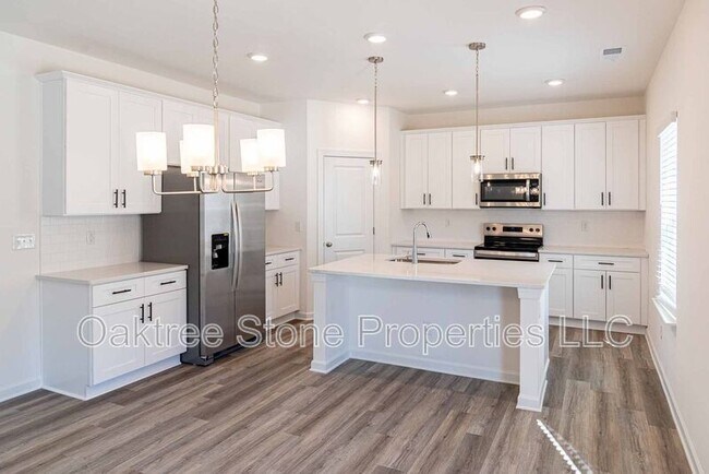 Building Photo - 3378 Skyland Dr