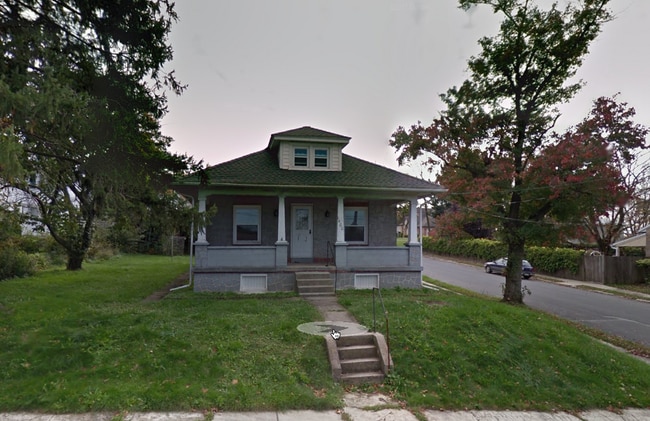 Building Photo - 1400 Beaumont Ave
