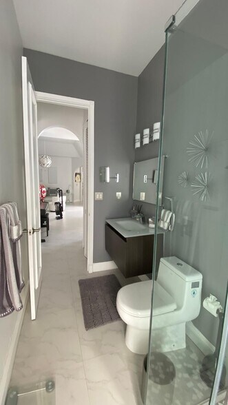 Building Photo - 830 Bailey St