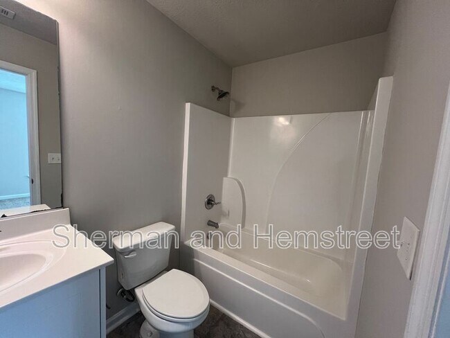 Building Photo - 664 Dobhill Ln