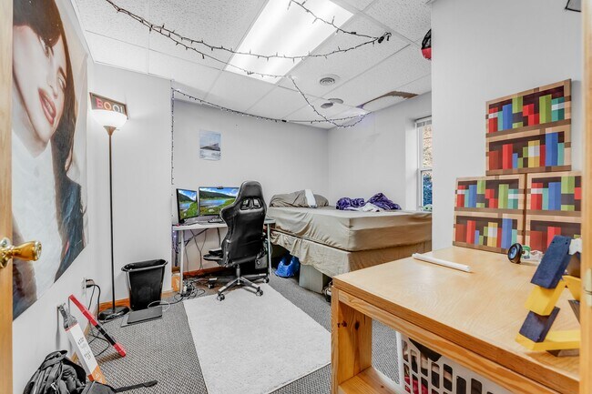 Interior Photo - 415 Sharon Dr